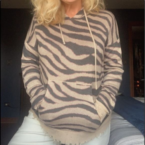Fate Women's Hooded Sweater Long Sleeves Zebra Printed Tan Black Size Medium - Picture 2 of 8
